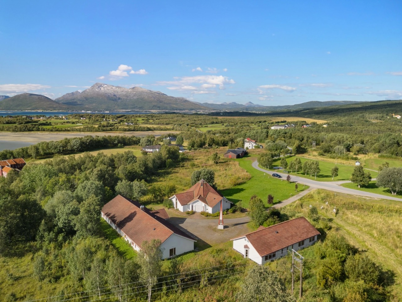 Trøsen 47 property in surrounding landscape